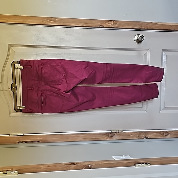Refuge burgundy size 4 skinny jeans. 3 buttons at high waist SO cute 😍 - Picture 5 of 5